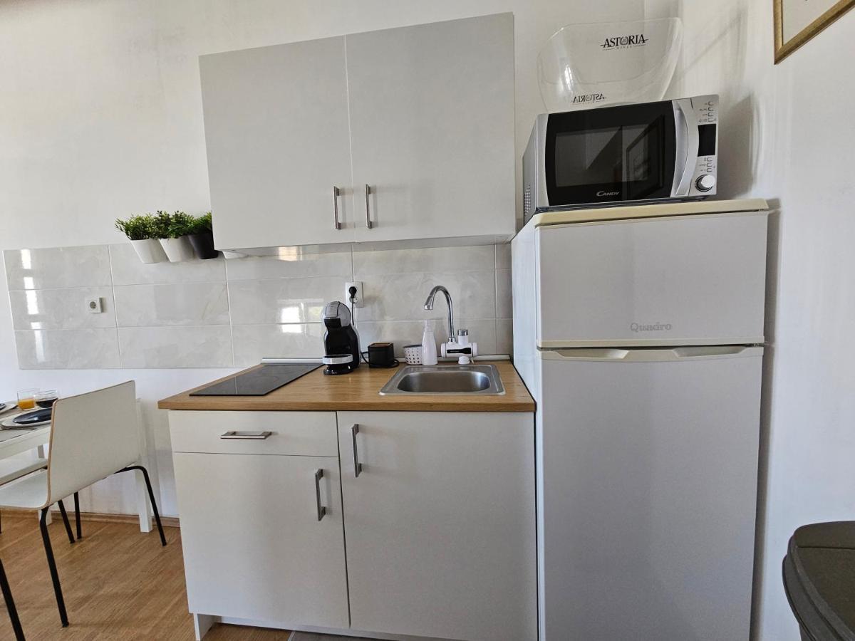 Studio Apartment Pegy Vir Dış mekan fotoğraf